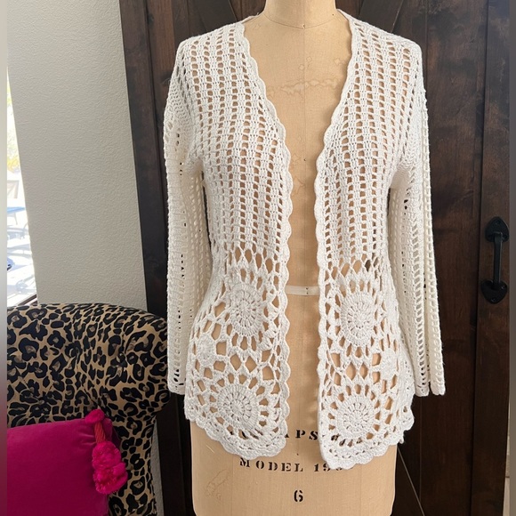 White crocheted cardigan with bell sleeves. Size S - Picture 2 of 10